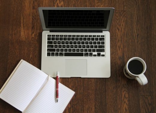 macbook_laptop_with_journal_book_038_coffee_596598 macbook_laptop_with_journal_book_038_coffee_596598